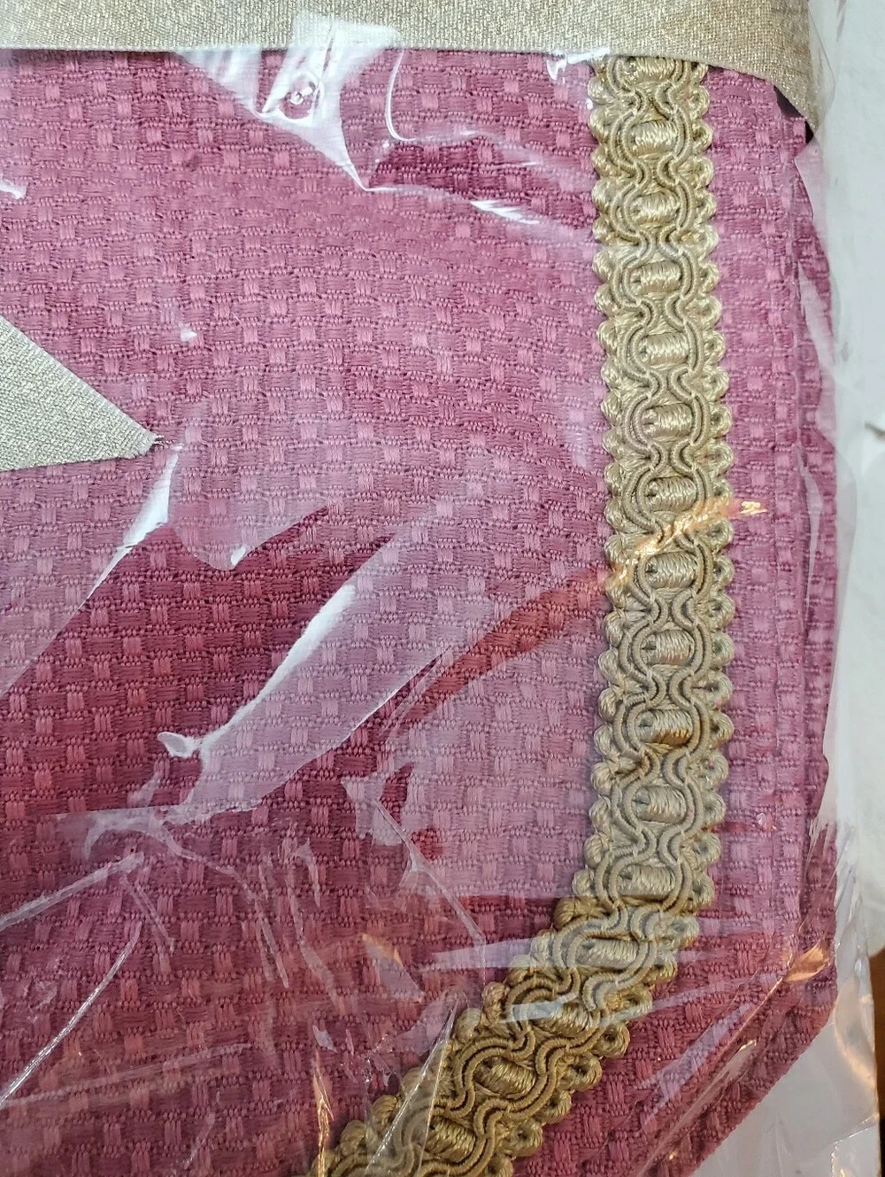 6 Pcs Mauve Table Placemats W/ Gold Trimmings